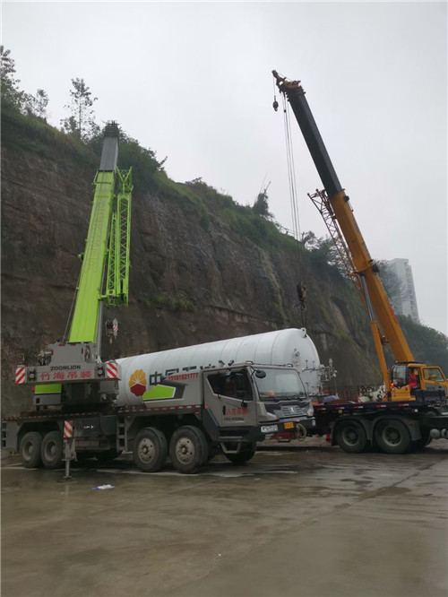 博湖县“不怕风雨冻”—— 吊车的 “恶劣环境适应” 技术